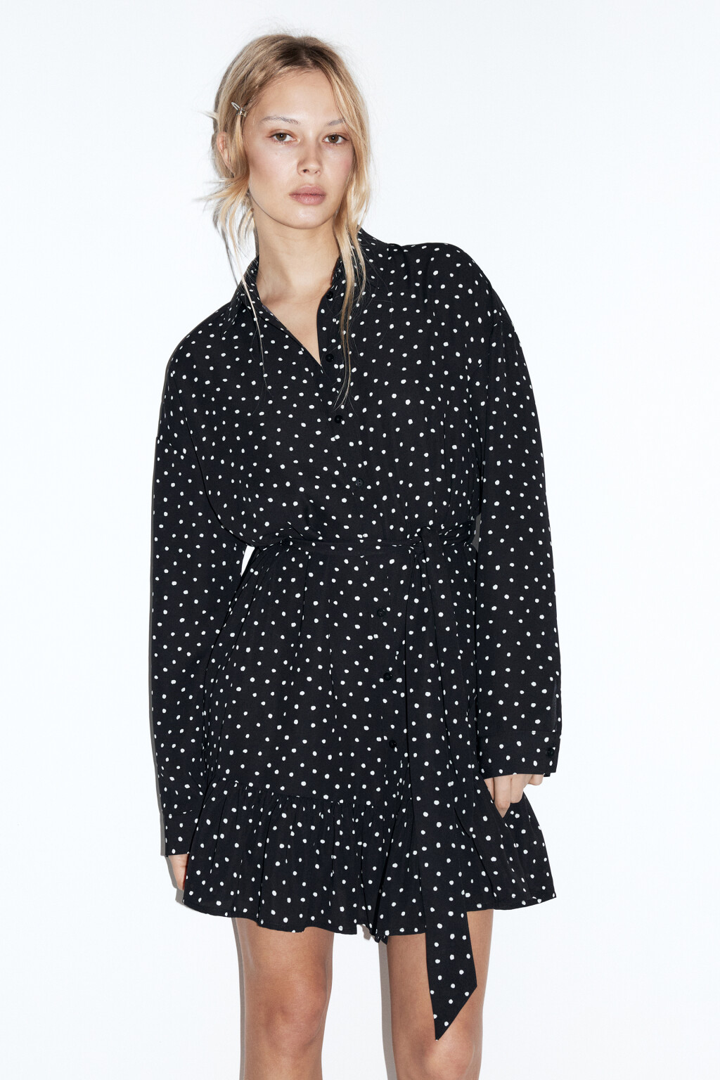 Платье-рубашка мини с воланом и поясом - цвет черный - 3