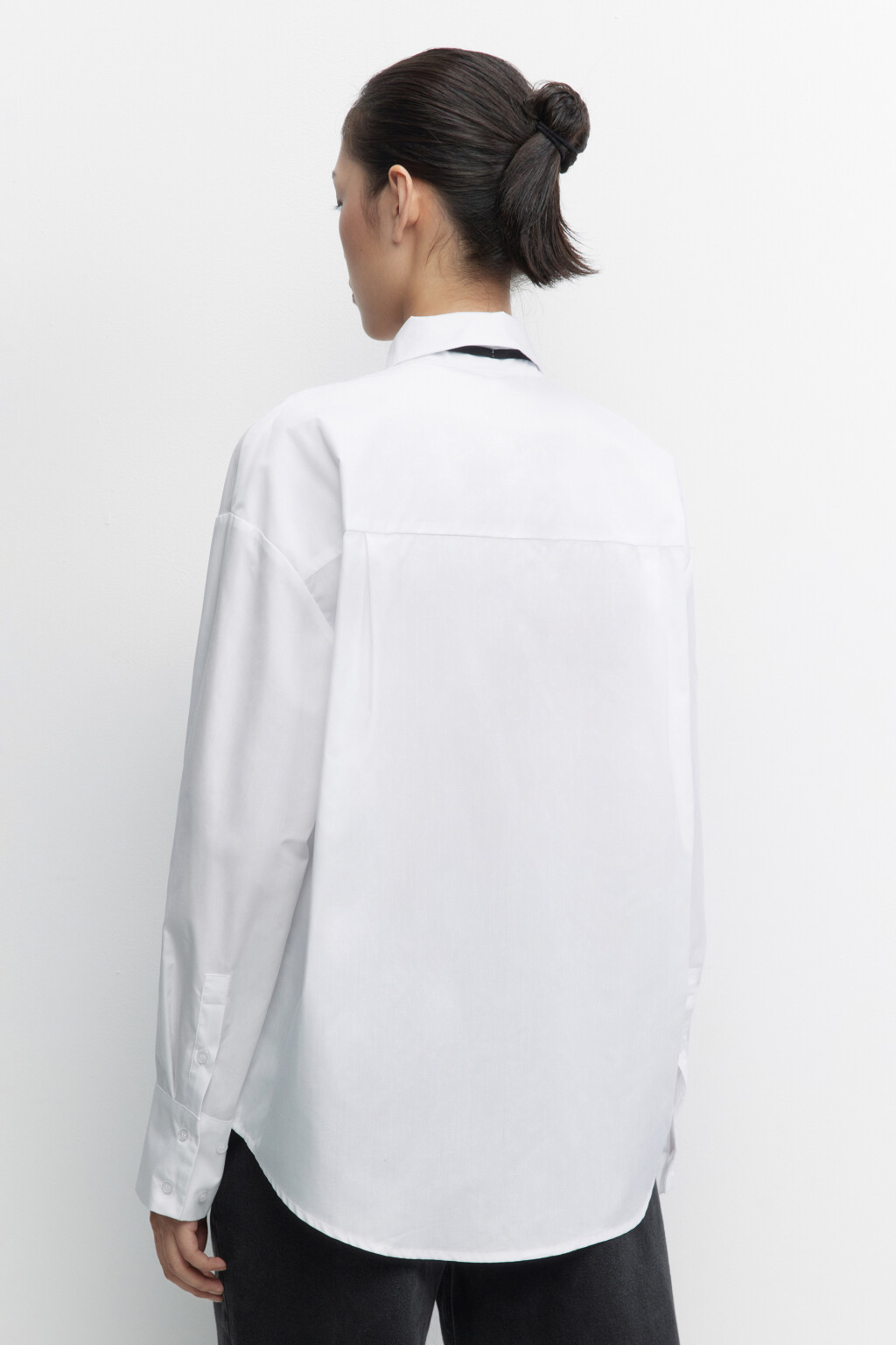 Блузка-рубашка oversize с галстуком - цвет белый - 4