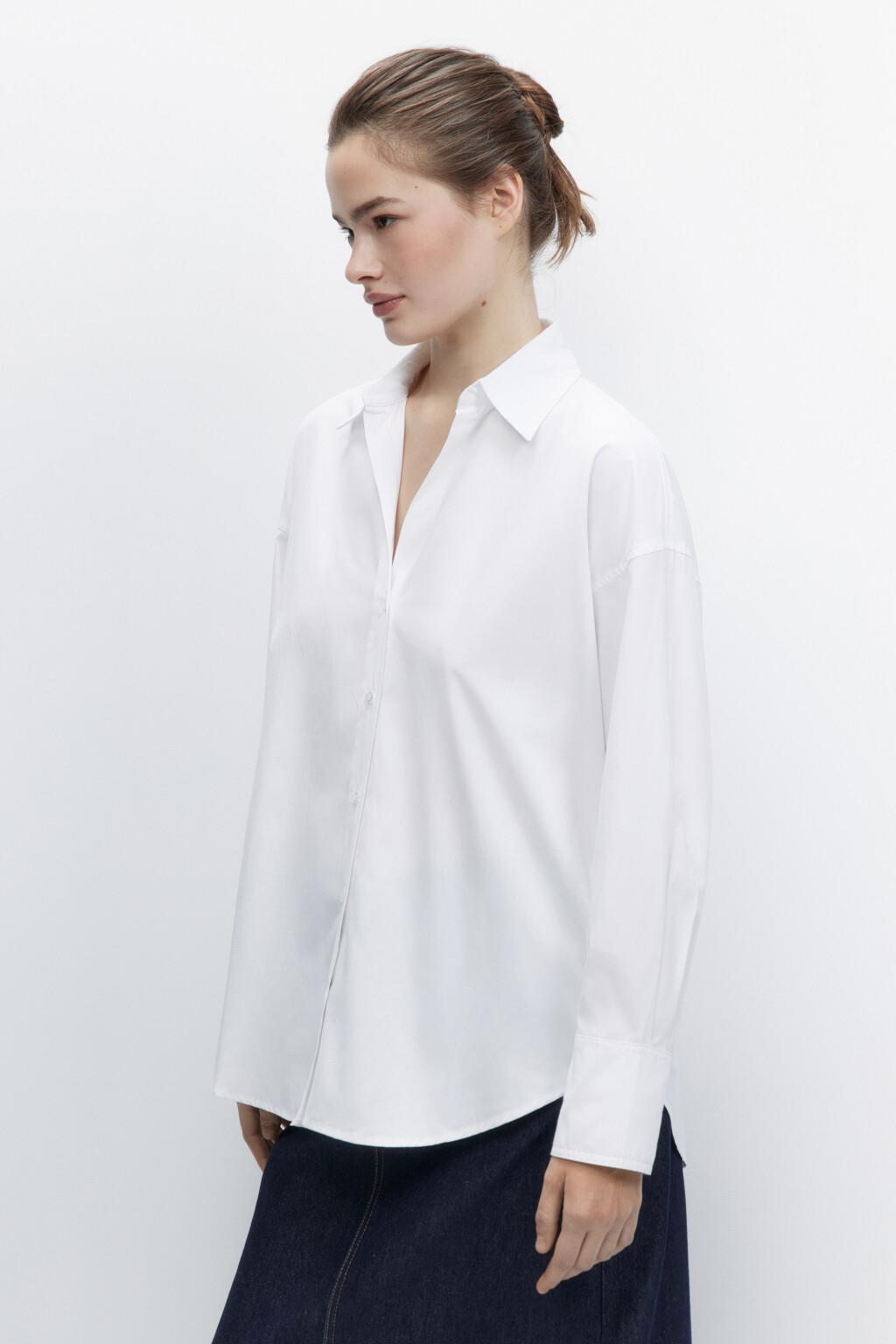 Рубашка oversize с боковыми вырезами - цвет белый - 3