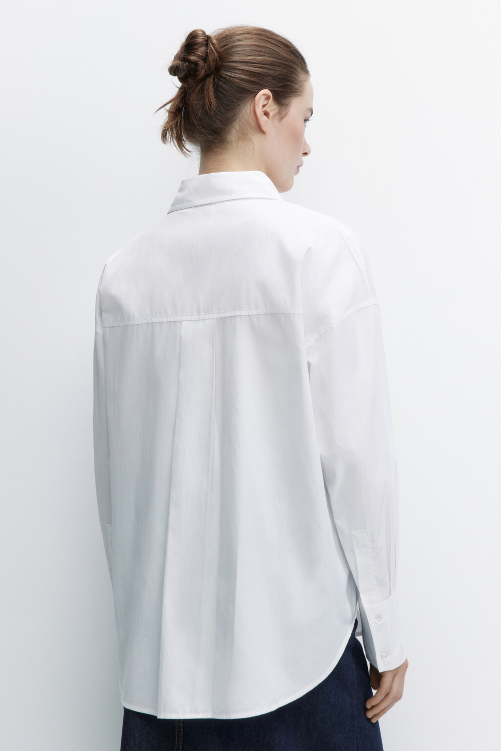Рубашка oversize с боковыми вырезами - цвет белый - 4