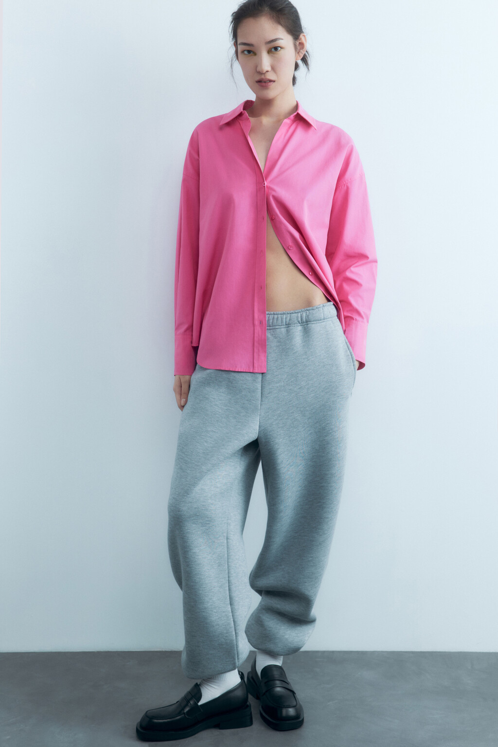 Рубашка oversize с боковыми вырезами - цвет розовый - 11