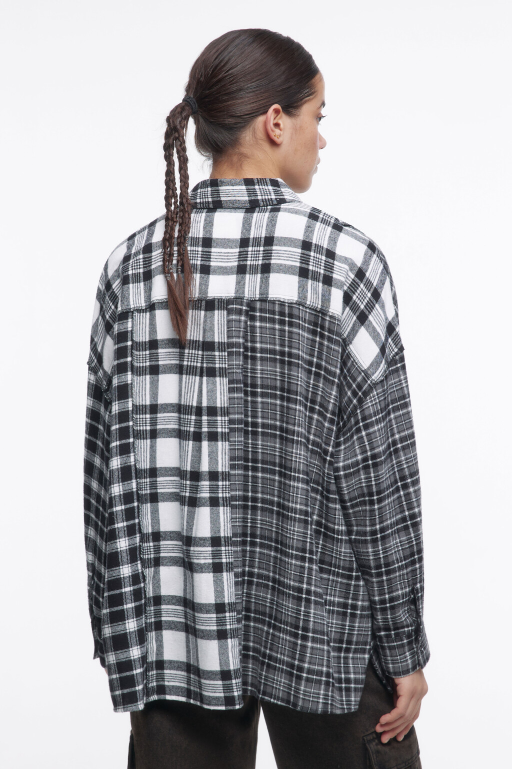 Рубашка oversize клетчатая в стиле пэчворк - цвет черный - 6