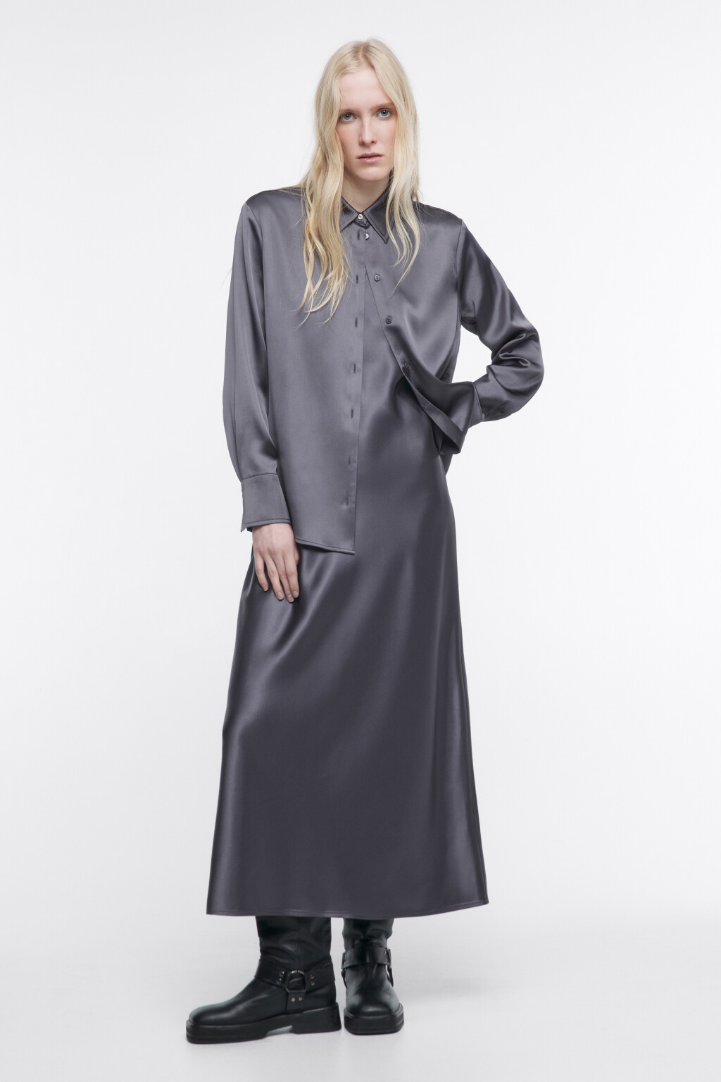 Блузка-рубашка атласная с длинными рукавами - цвет серый - 5