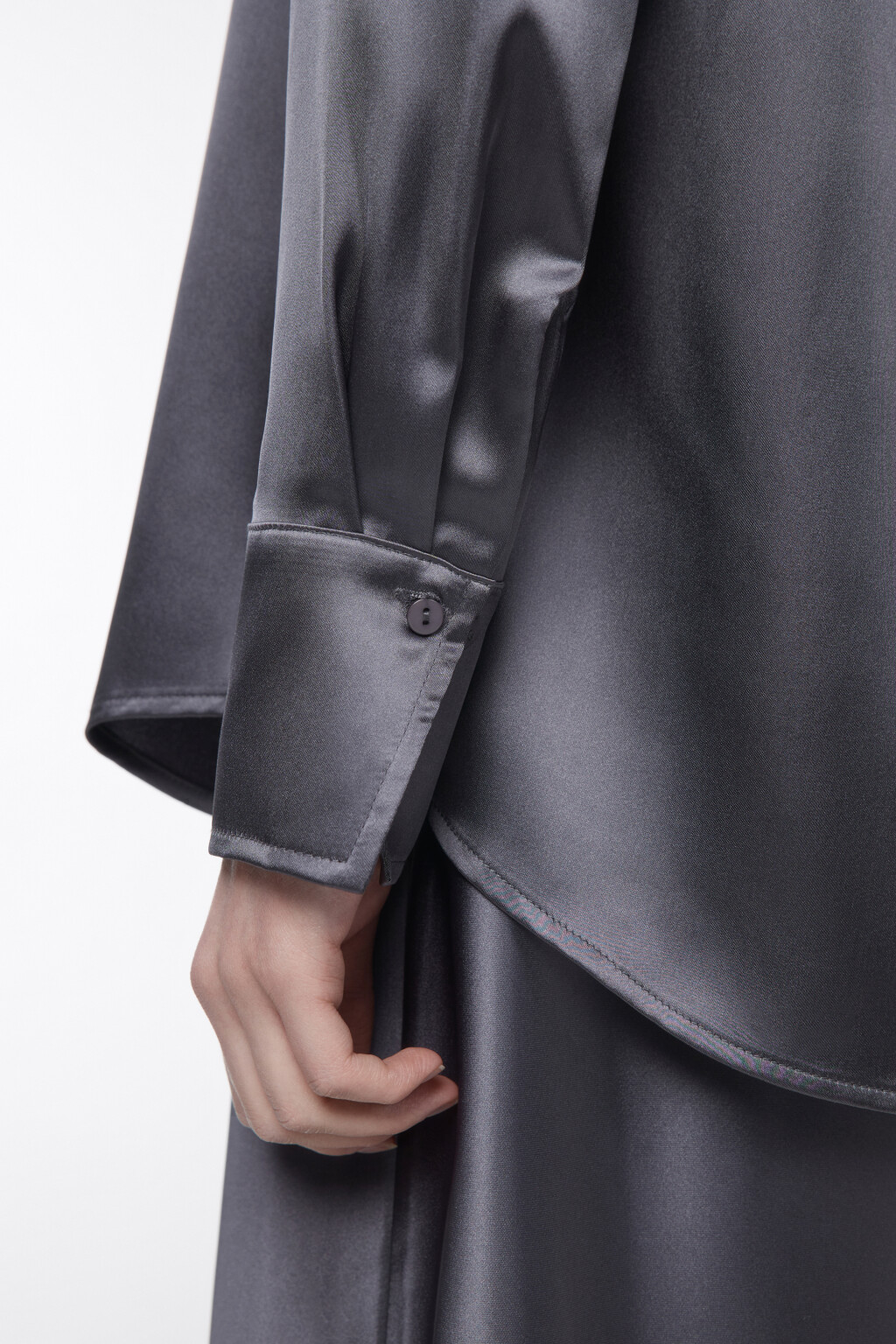 Блузка-рубашка атласная с длинными рукавами - цвет серый - 7