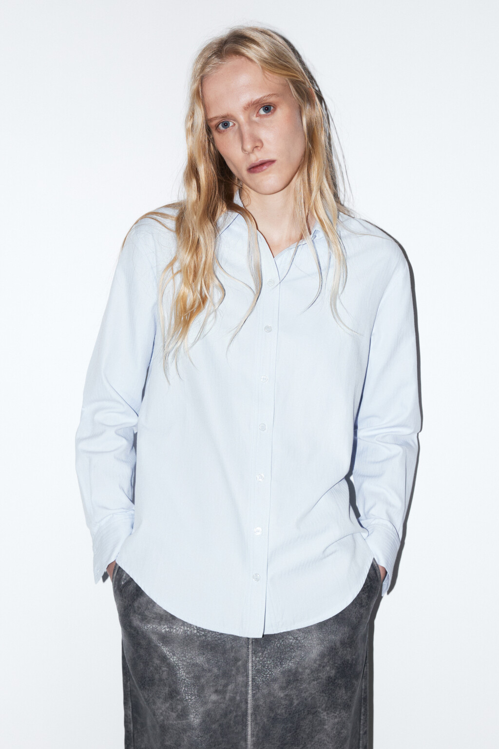 Рубашка oversize с боковыми вырезами - цвет голубой - 3