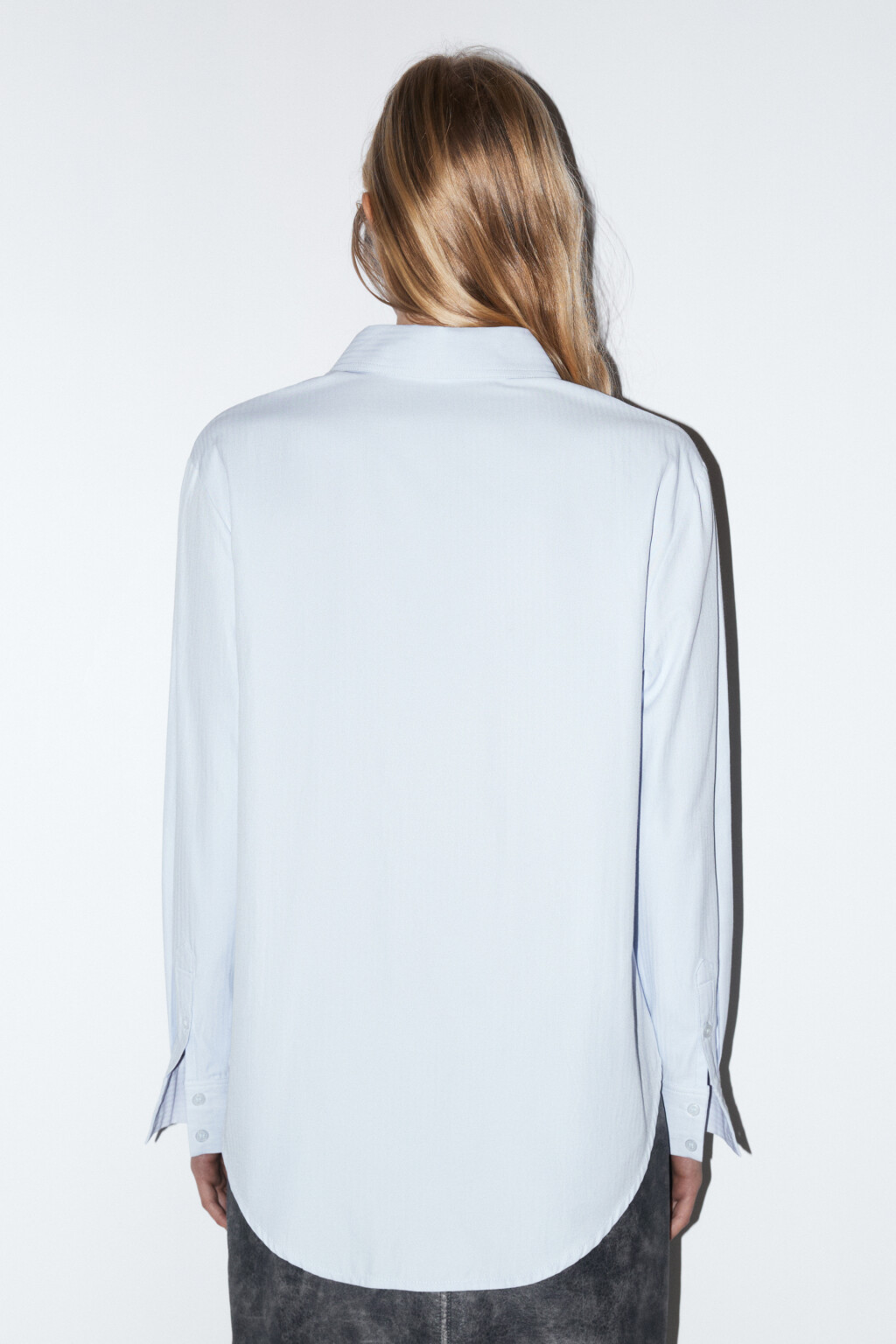 Рубашка oversize с боковыми вырезами - цвет голубой - 6