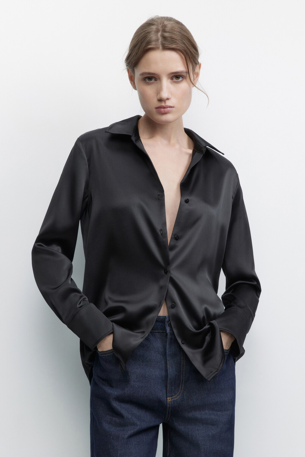 Блузка-рубашка атласная с длинными рукавами - цвет черный - 2
