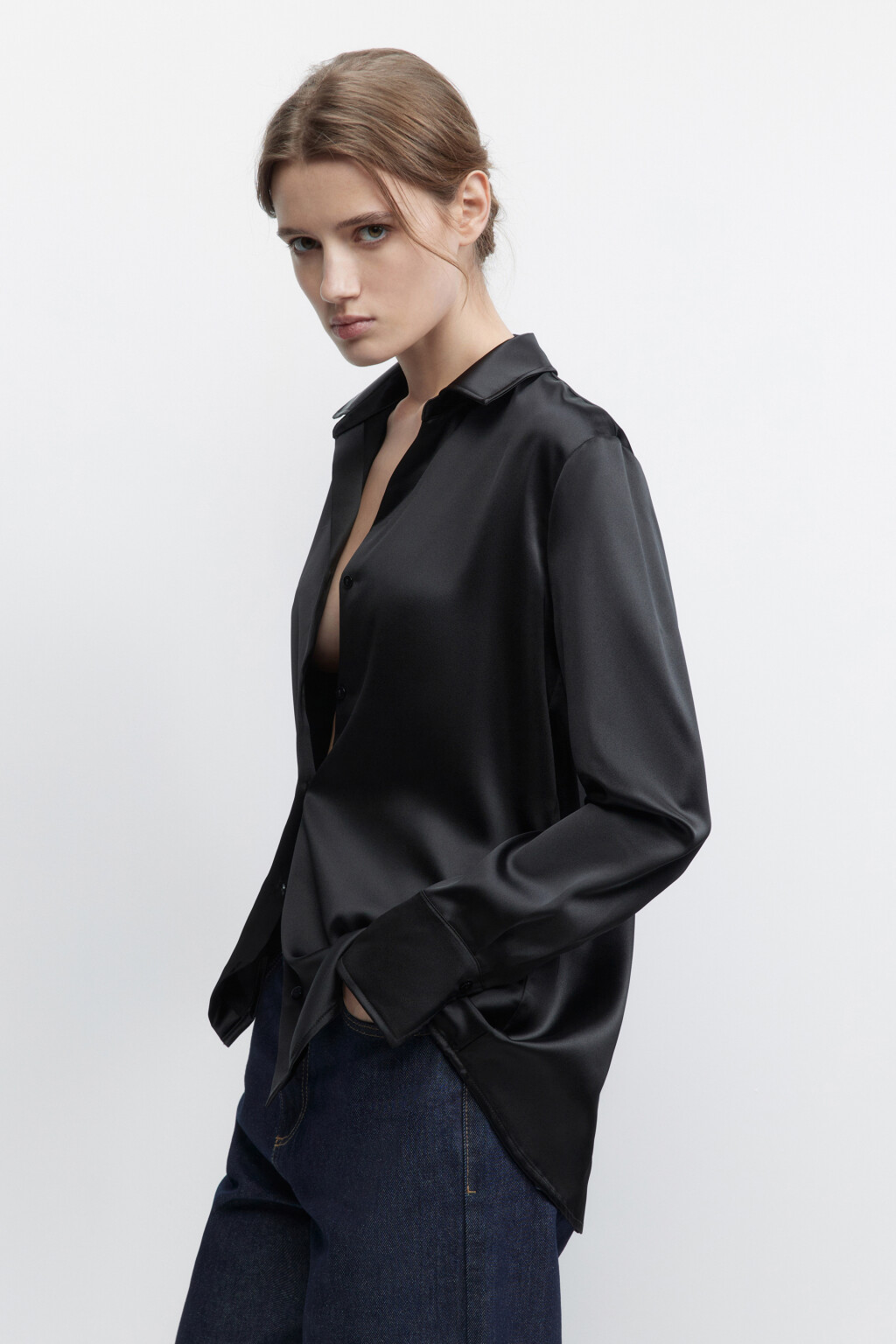 Блузка-рубашка атласная с длинными рукавами - цвет черный - 3