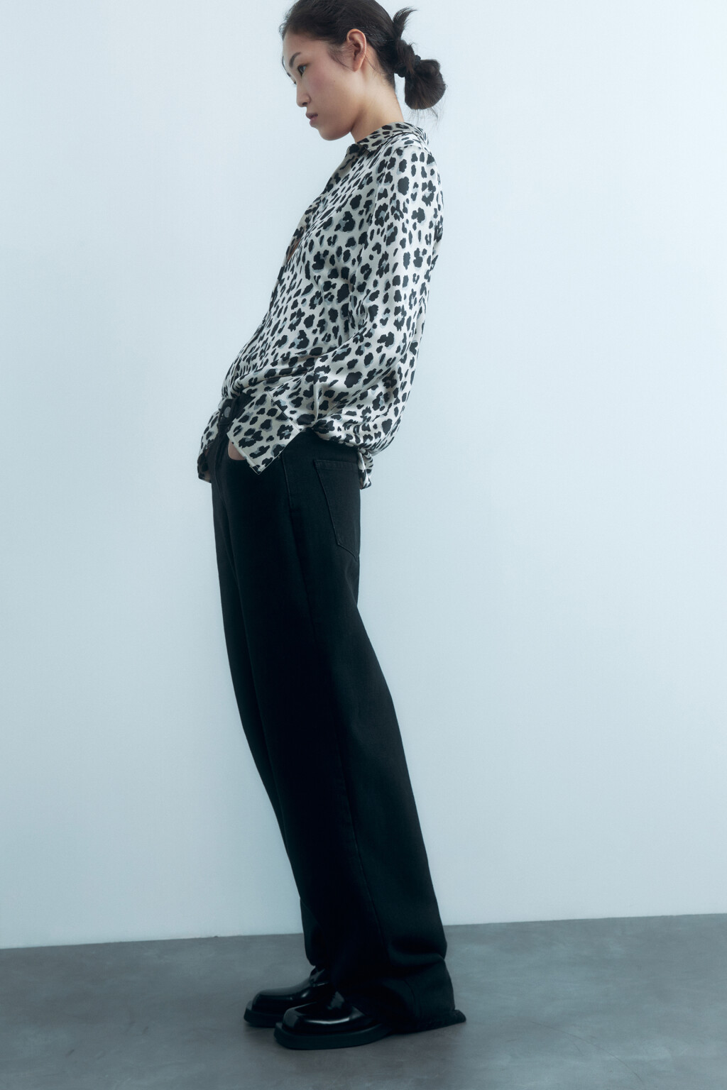 Блузка-рубашка атласная с длинными рукавами - цвет черный - 9