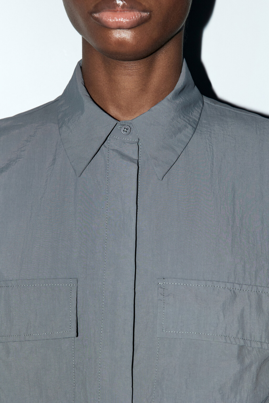 Рубашка укороченная с утяжками по низу - цвет серый - 6