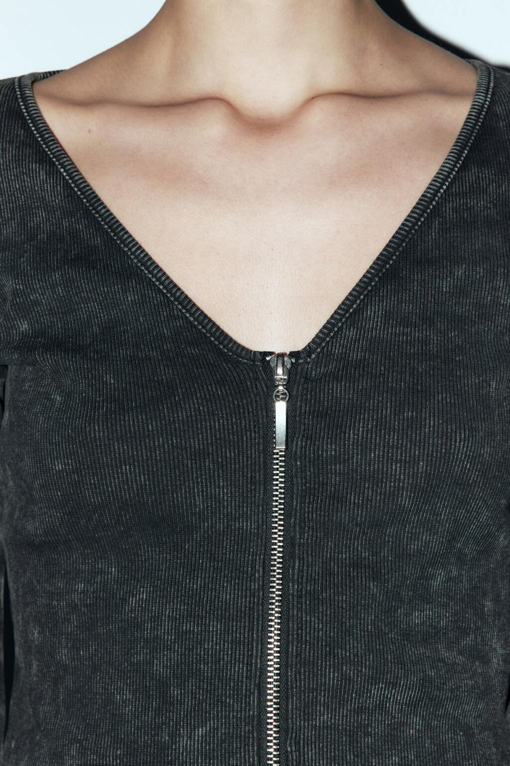 Лонгслив на молнии облегающий со стиркой - цвет серый - 6