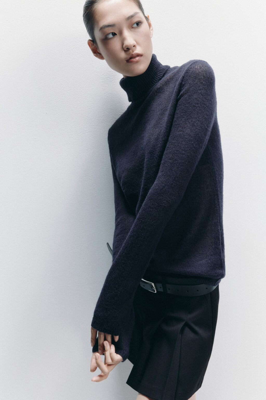 Свитер-водолазка тонкой вязки с шерстью - цвет голубой - 6