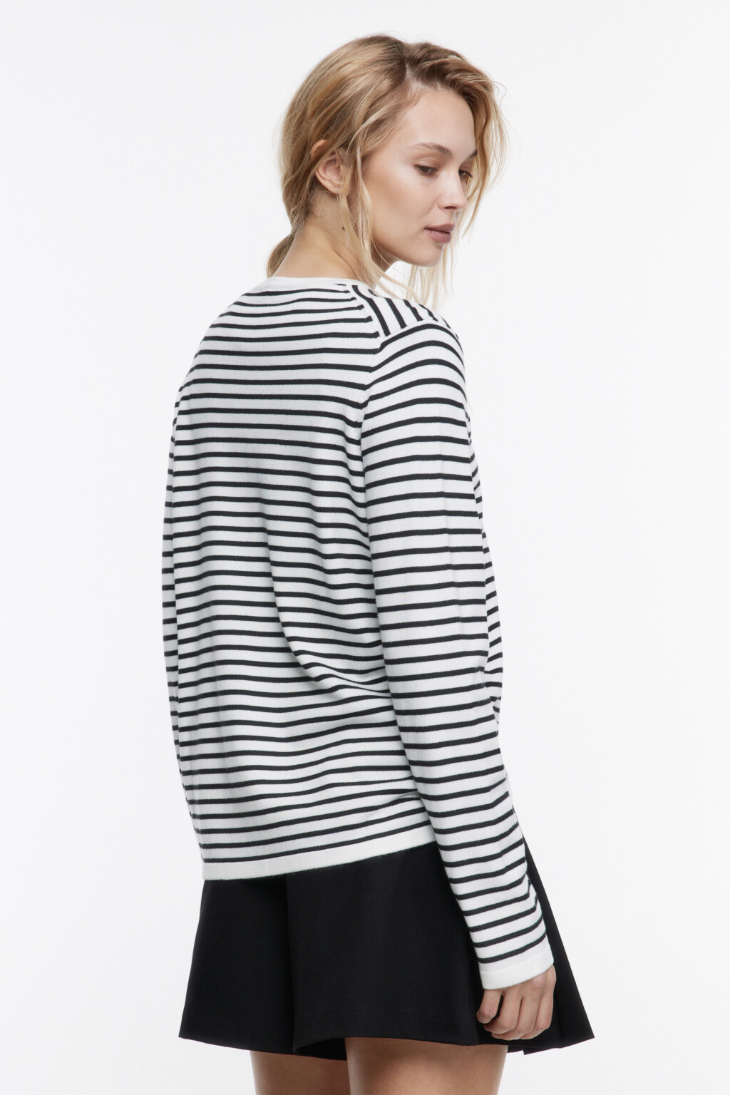 Джемпер тонкой вязки свободный в полоску - цвет белый - 4