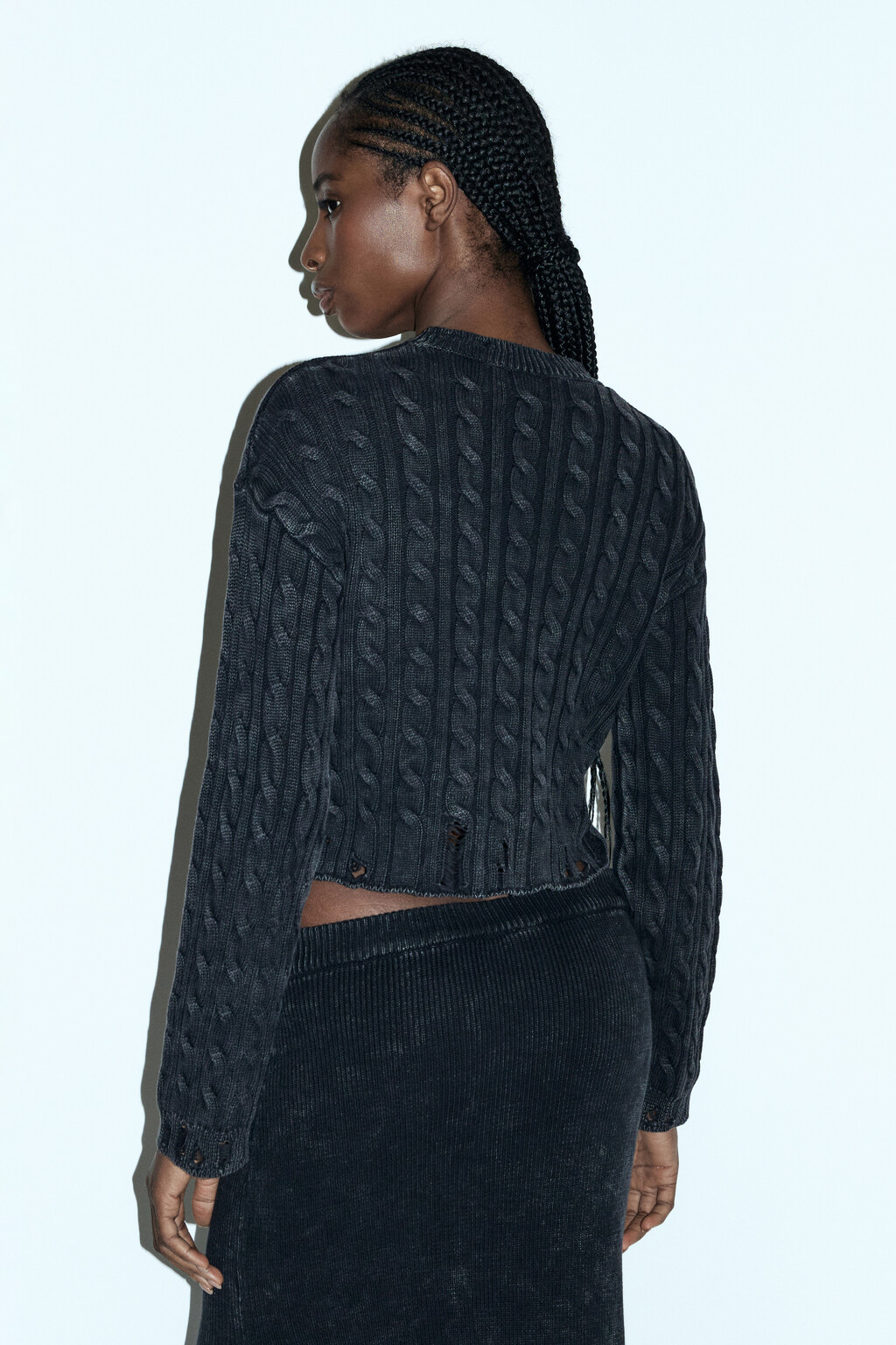 Джемпер вязаный с состаренным эффектом - цвет черный - 4