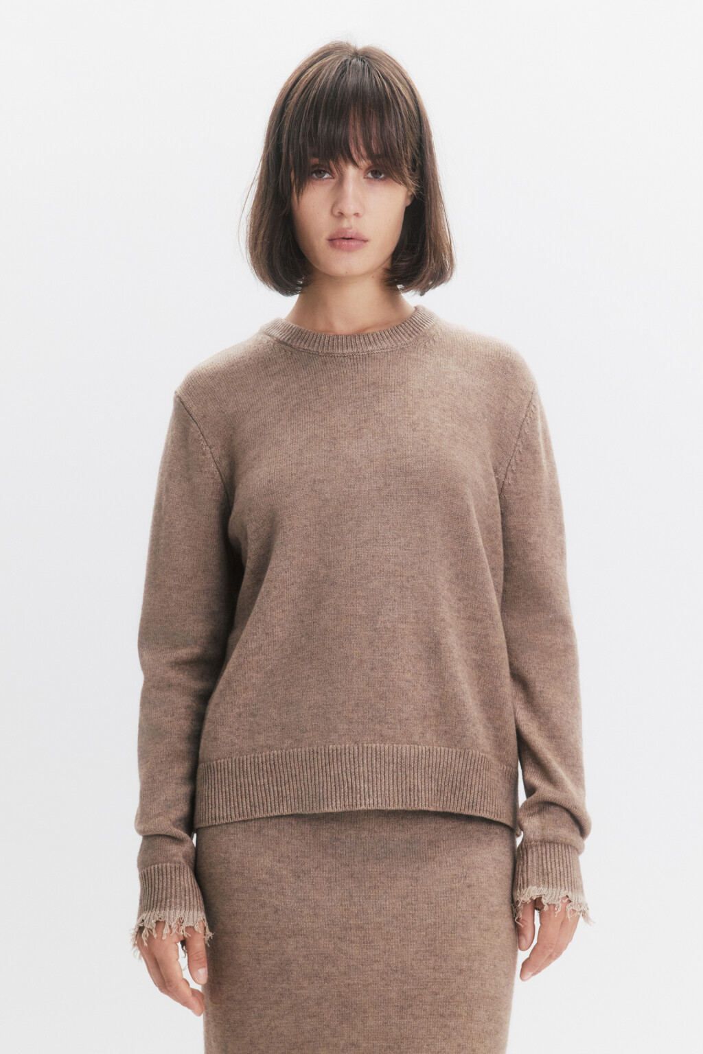 Джемпер тонкой вязки с рваными манжетами - цвет бежевый - 2