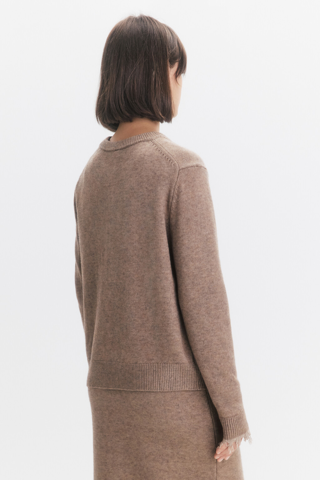Джемпер тонкой вязки с рваными манжетами - цвет бежевый - 4