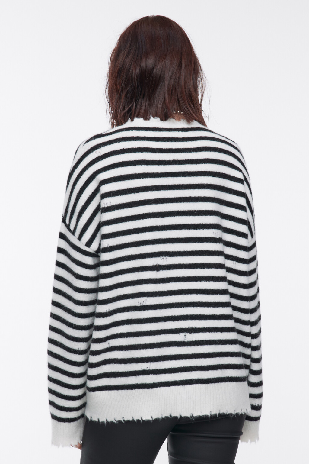 Джемпер вязаный рваный в полоску - цвет черный - 5