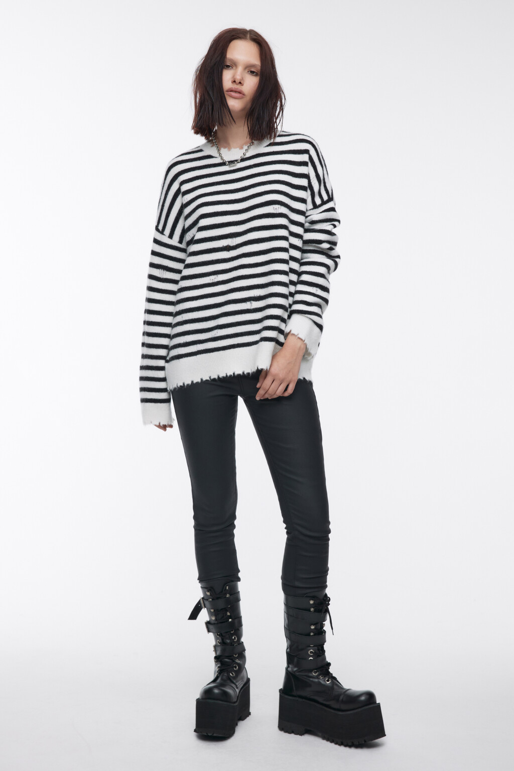 Джемпер вязаный рваный в полоску - цвет черный - 6