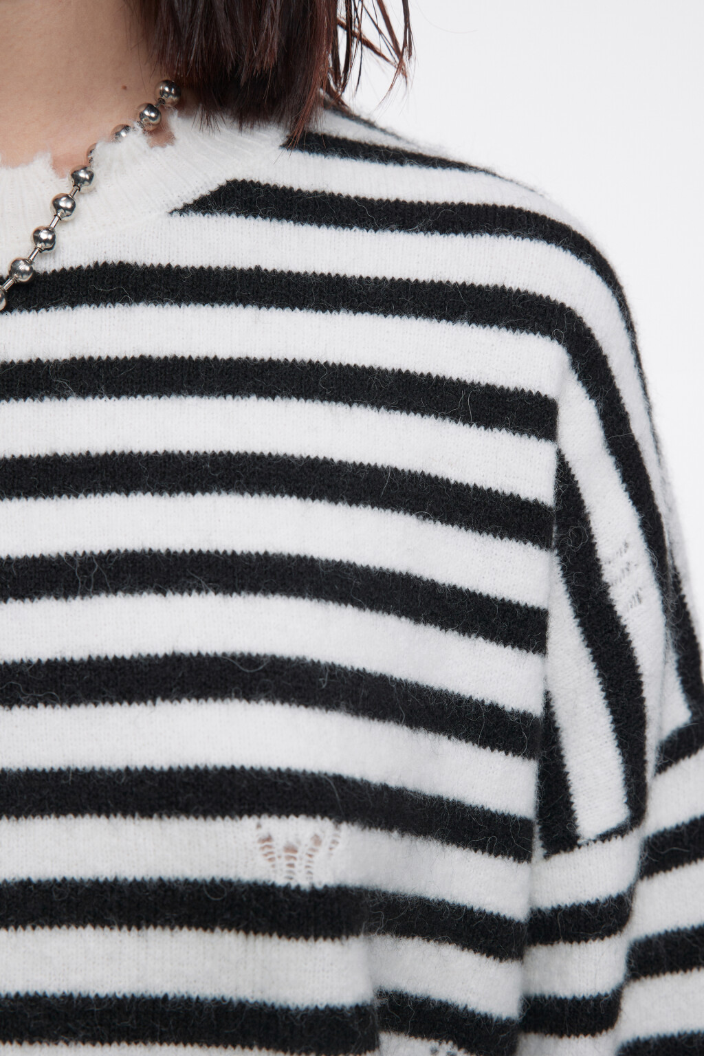 Джемпер вязаный рваный в полоску - цвет черный - 7