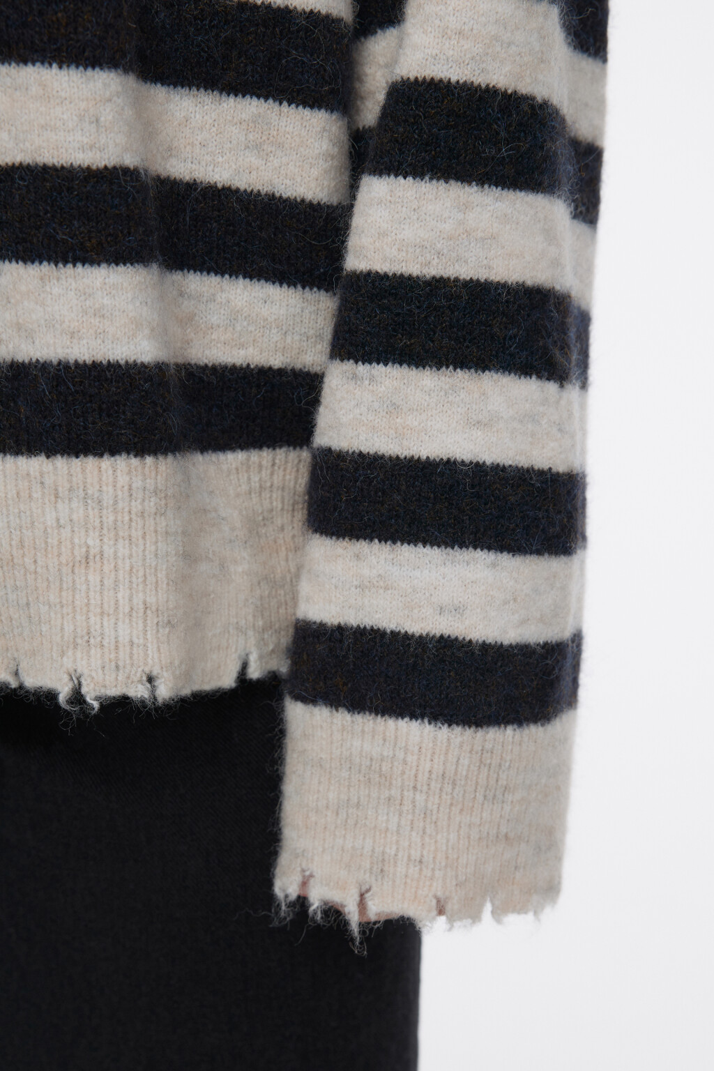 Джемпер вязаный рваный в полоску - цвет бежевый - 8