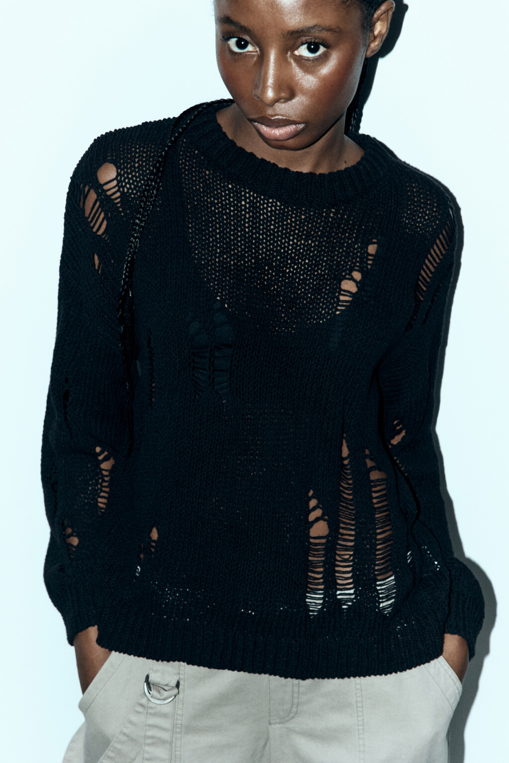 Джемпер вязаный свободный с рваниной - цвет черный - 1