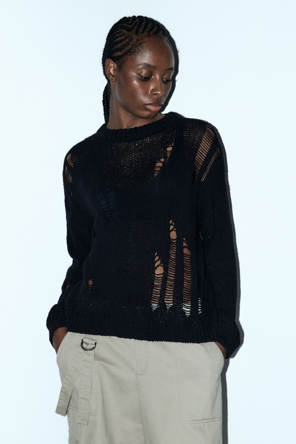Джемпер вязаный свободный с рваниной - цвет черный - 2