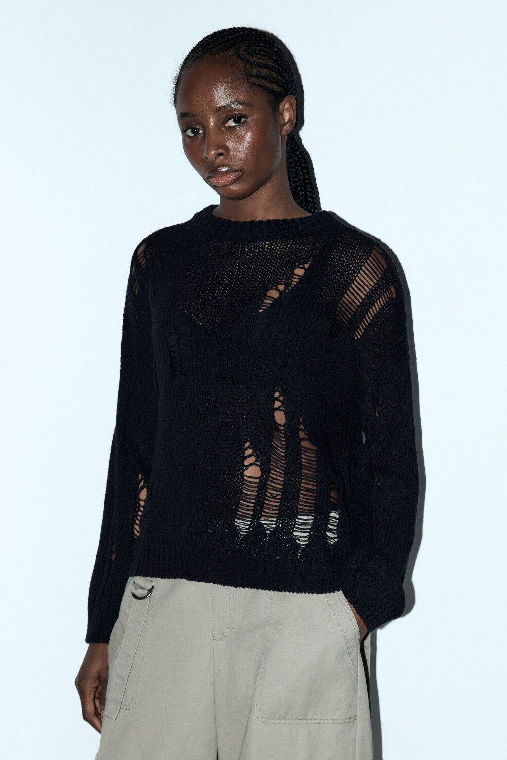 Джемпер вязаный свободный с рваниной - цвет черный - 3