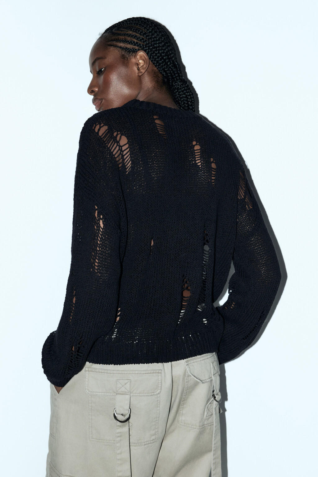 Джемпер вязаный свободный с рваниной - цвет черный - 4