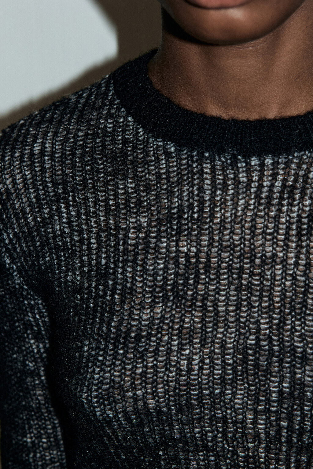 Джемпер базовый тонкой вязки - цвет черный - 6