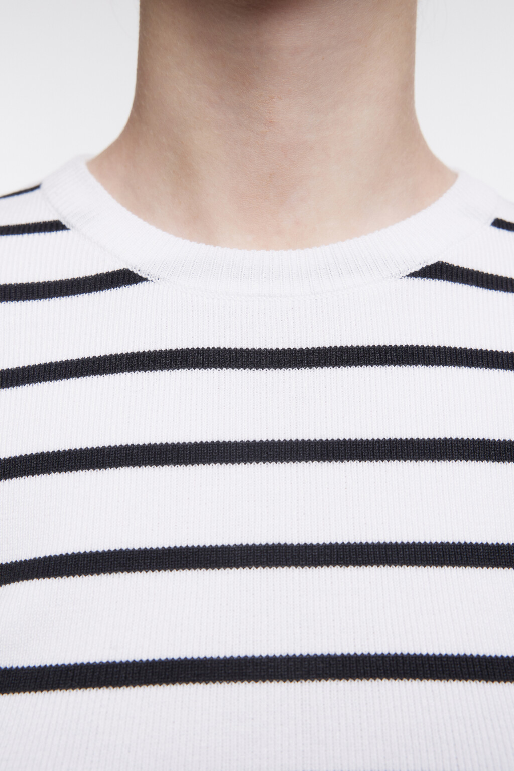 Джемпер укороченный в полоску - цвет белый - 5