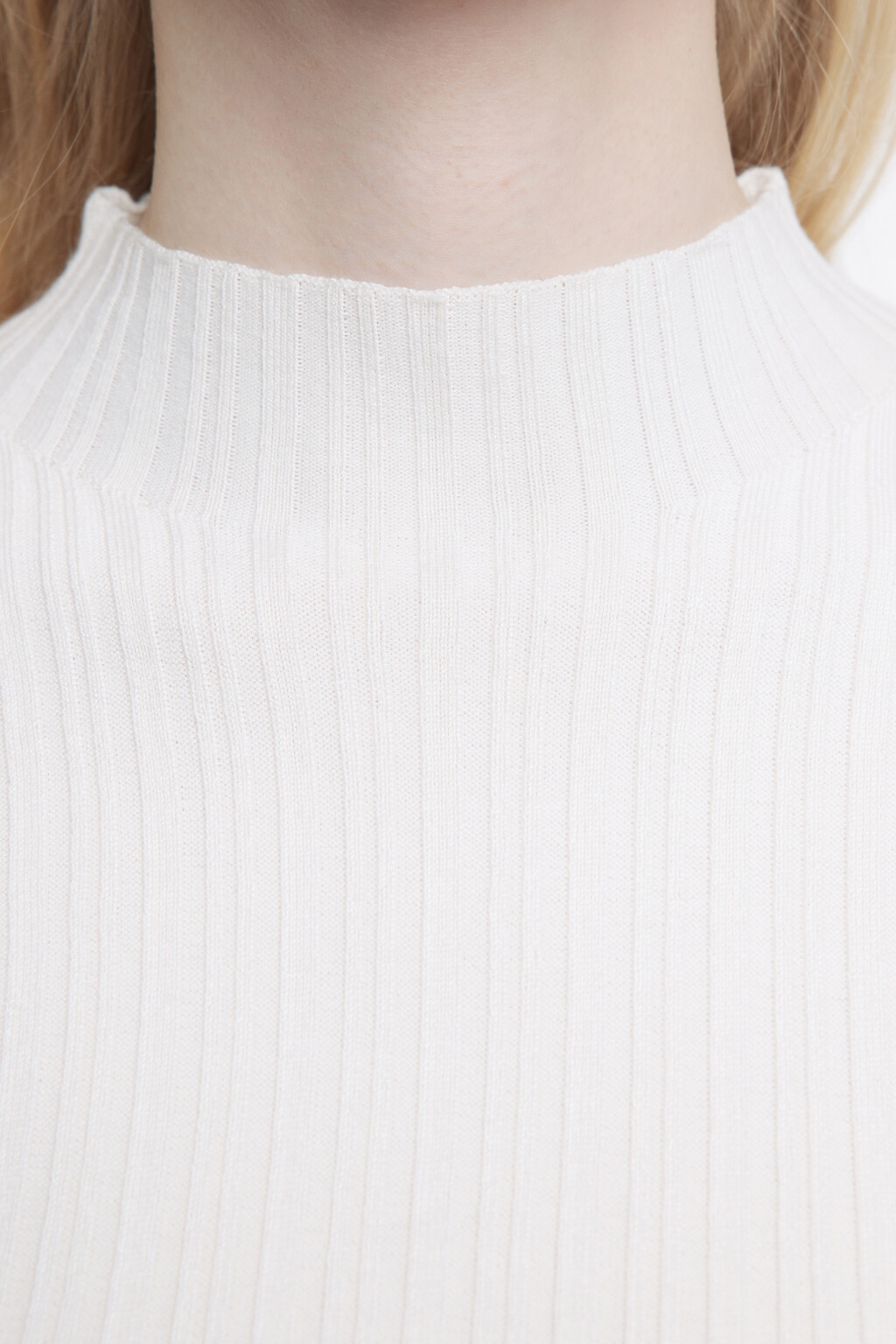 Водолазка тонкая облегающая в рубчик - цвет белый - 6