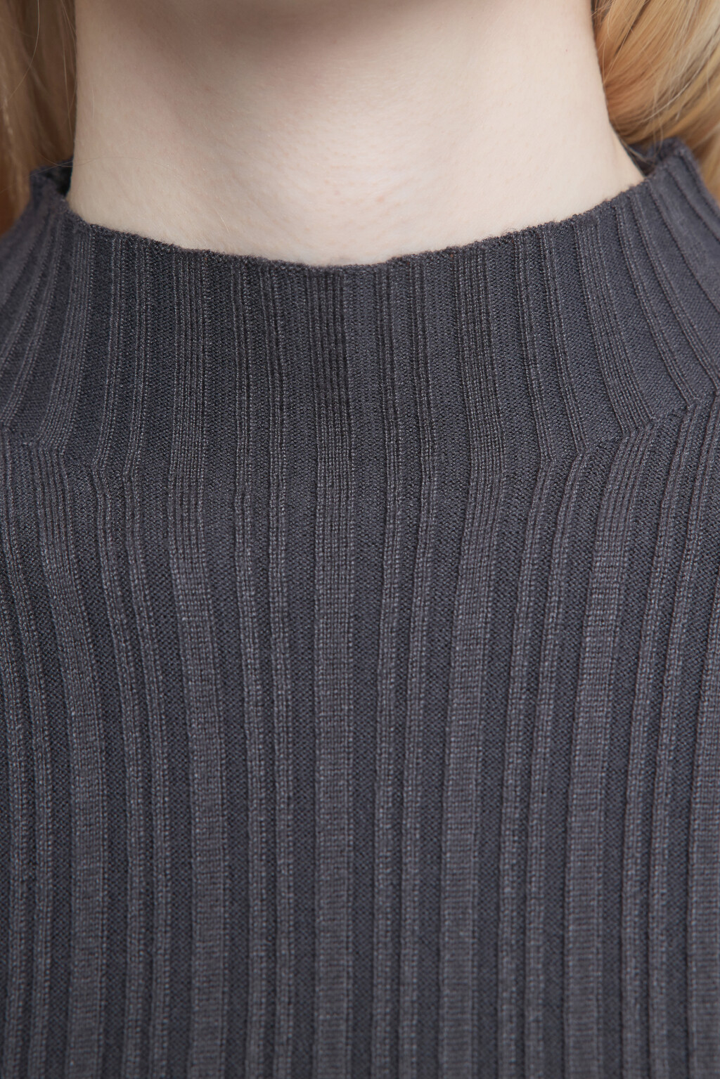 Водолазка тонкая облегающая в рубчик - цвет серый - 6