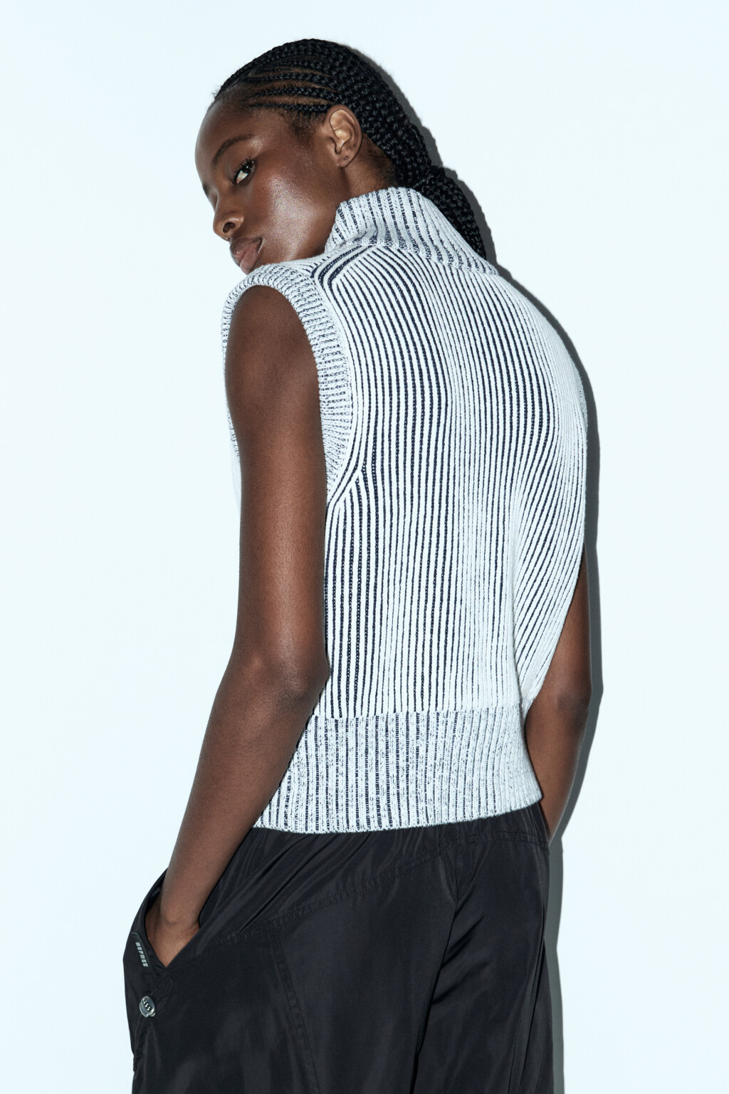 Жилет вязаный на молнии с воротником-стойкой - цвет молочный - 4