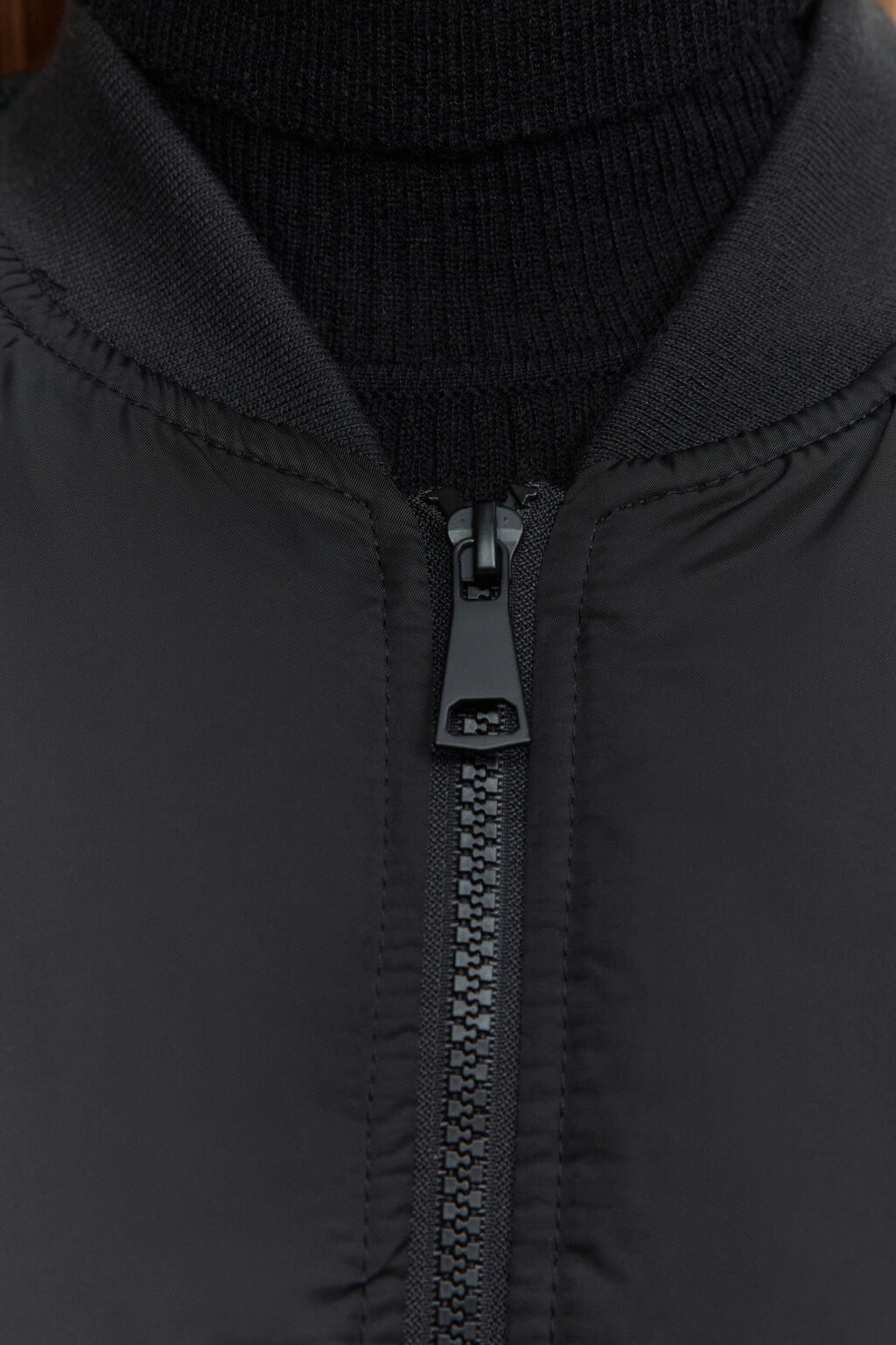 Куртка-бомбер oversize утепленная - цвет черный - 5