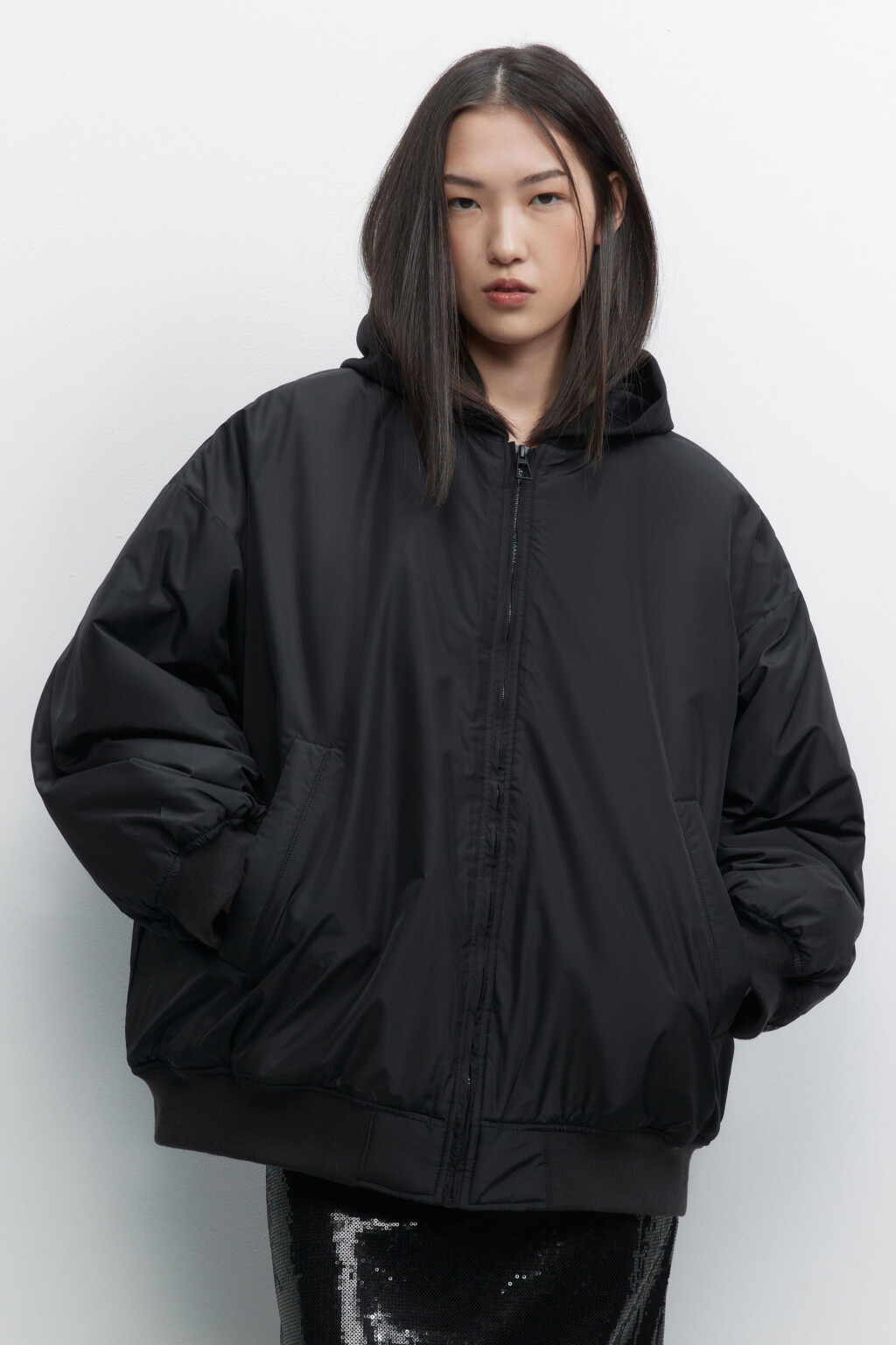 Куртка-бомбер oversize с трикотажным капюшоном - цвет черный - 2