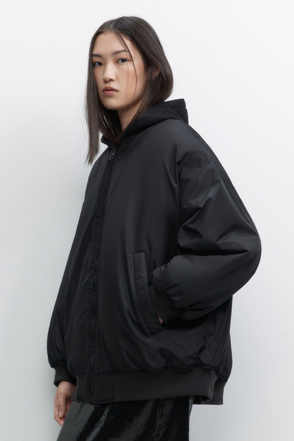 Куртка-бомбер oversize с трикотажным капюшоном - цвет черный - 3