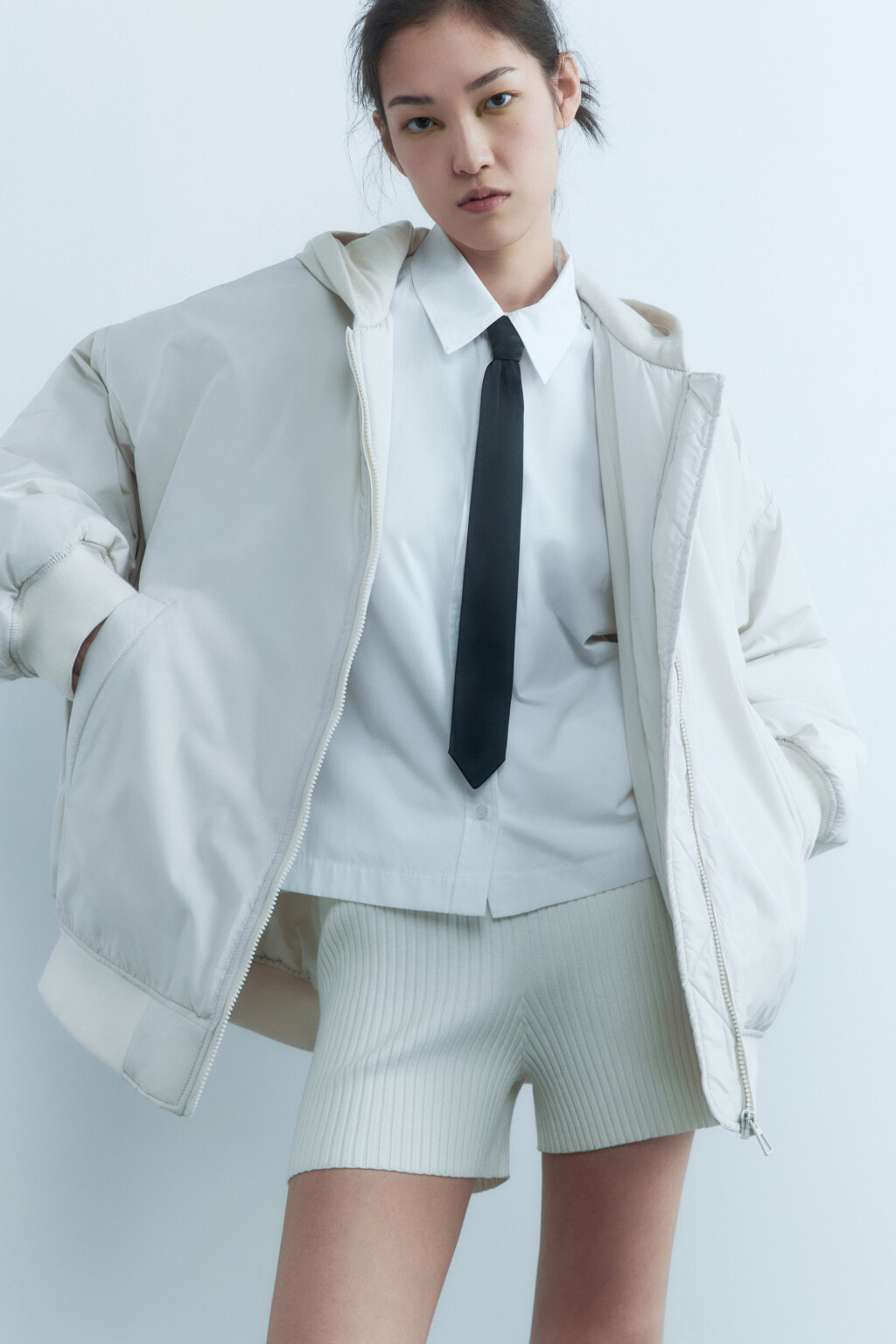 Куртка-бомбер oversize с трикотажным капюшоном - цвет молочный - 9