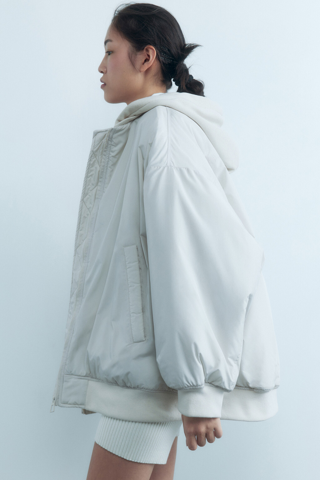 Куртка-бомбер oversize с трикотажным капюшоном - цвет молочный - 10