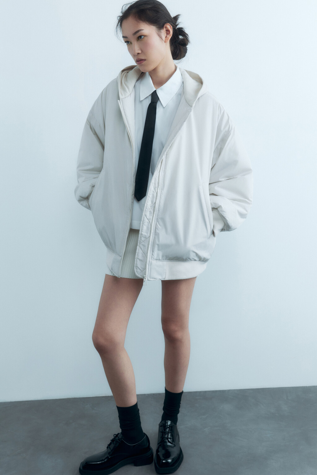 Куртка-бомбер oversize с трикотажным капюшоном - цвет молочный - 12