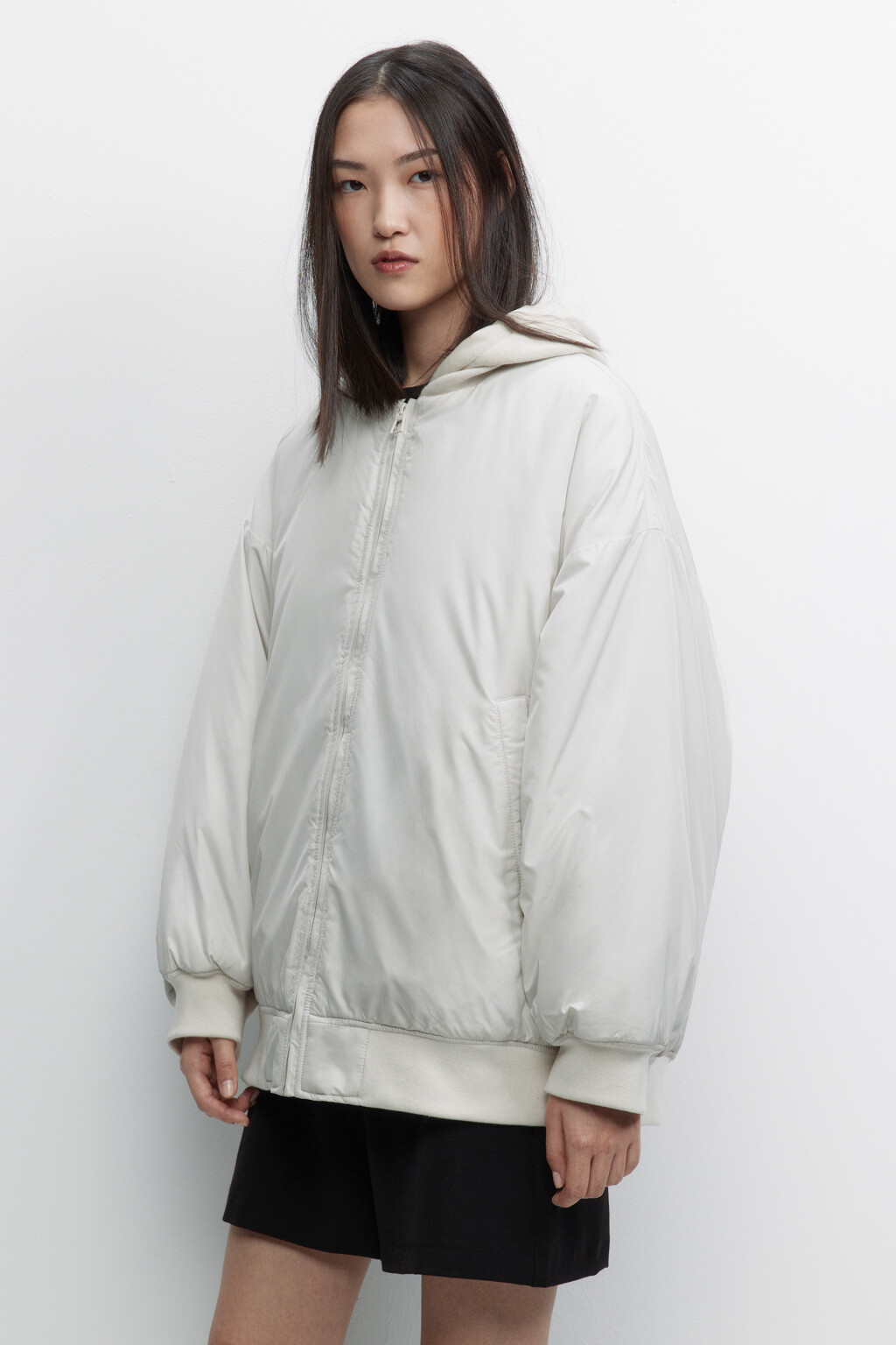 Куртка-бомбер oversize с трикотажным капюшоном - цвет молочный - 3