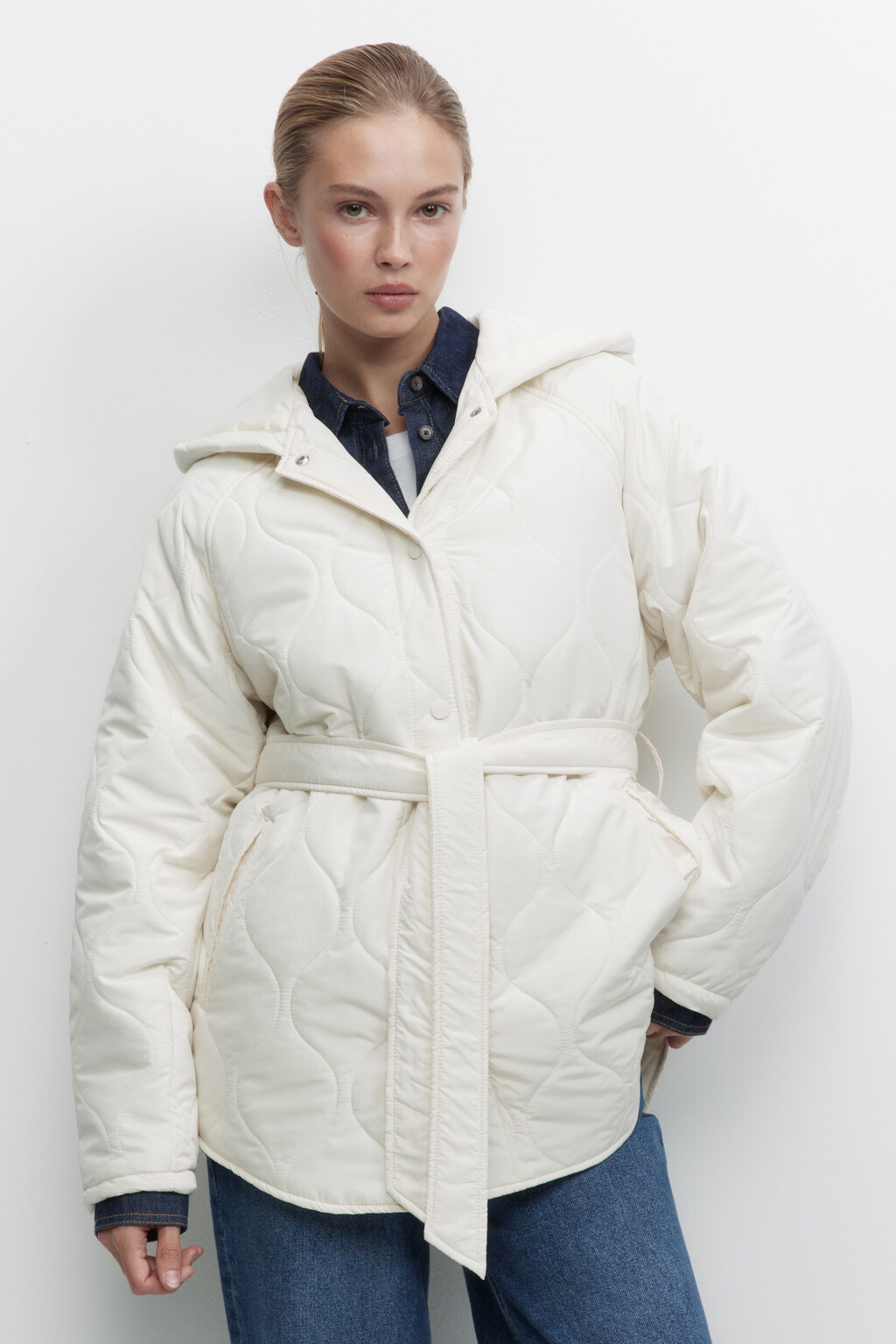 Куртка-парка стеганая с капюшоном и поясом - цвет молочный - 2