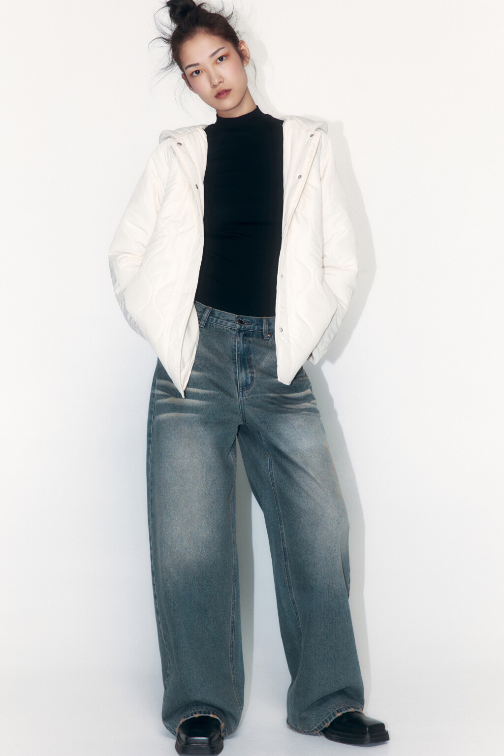 Куртка-парка стеганая с капюшоном и поясом - цвет молочный - 11