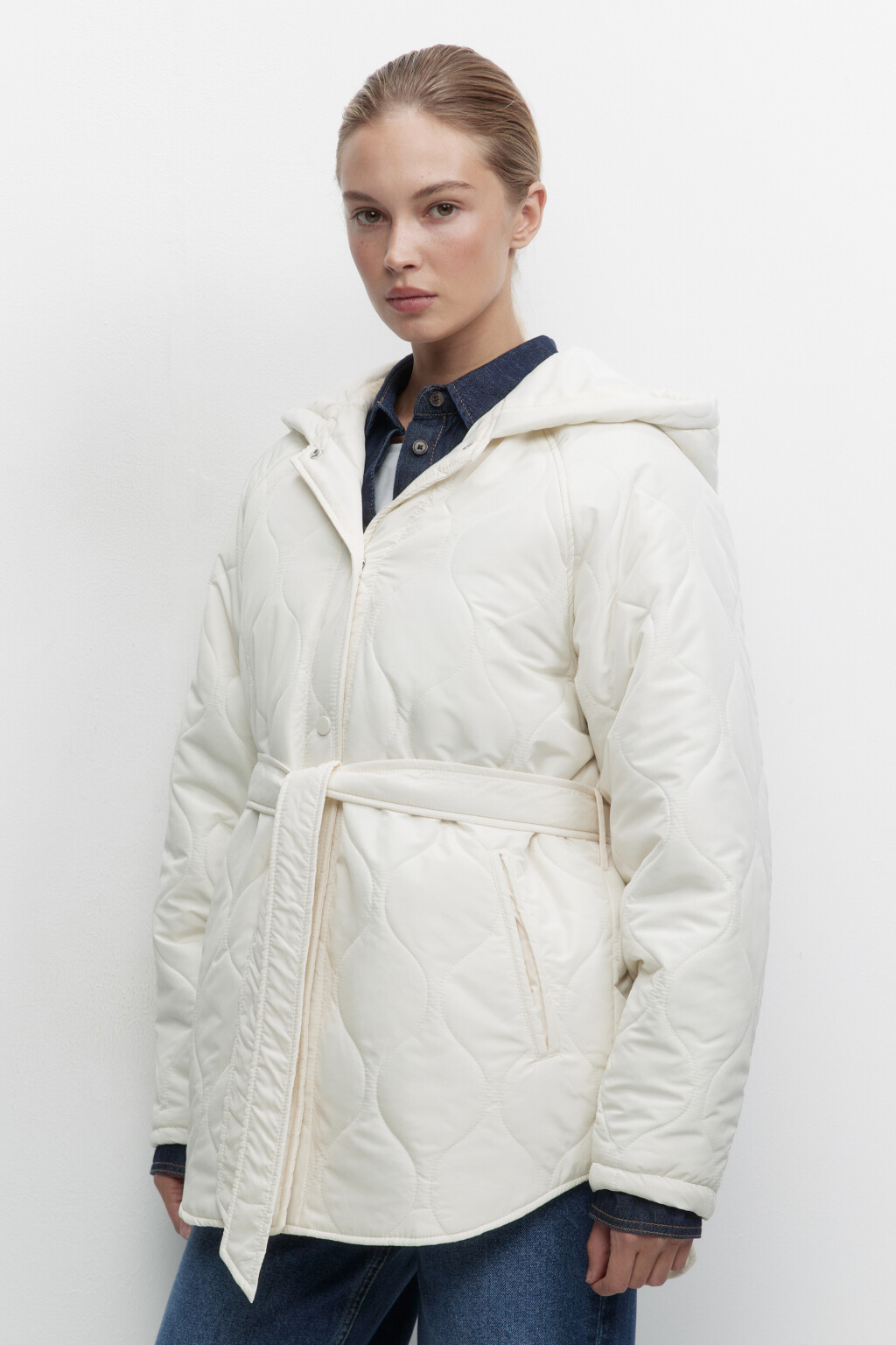 Куртка-парка стеганая с капюшоном и поясом - цвет молочный - 3