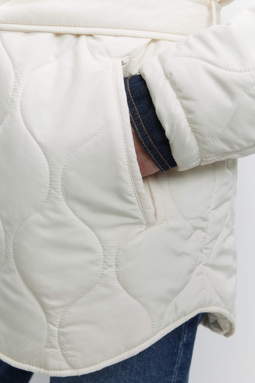 Куртка-парка стеганая с капюшоном и поясом - цвет молочный - 6