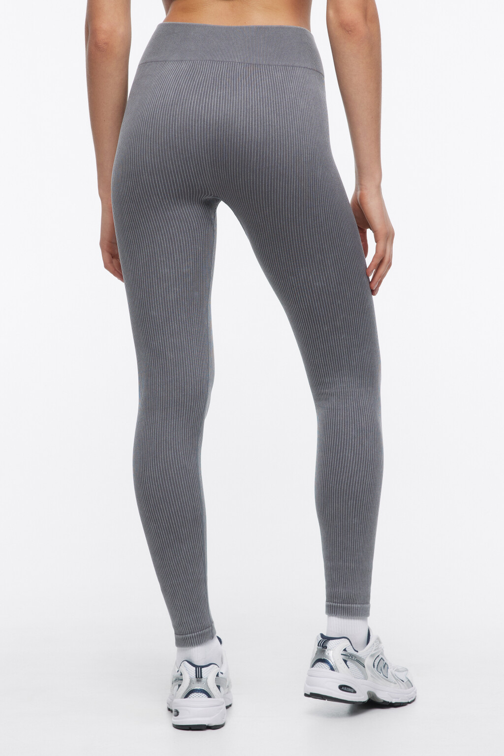 Леггинсы спортивные бесшовные в рубчик - цвет серый - 4