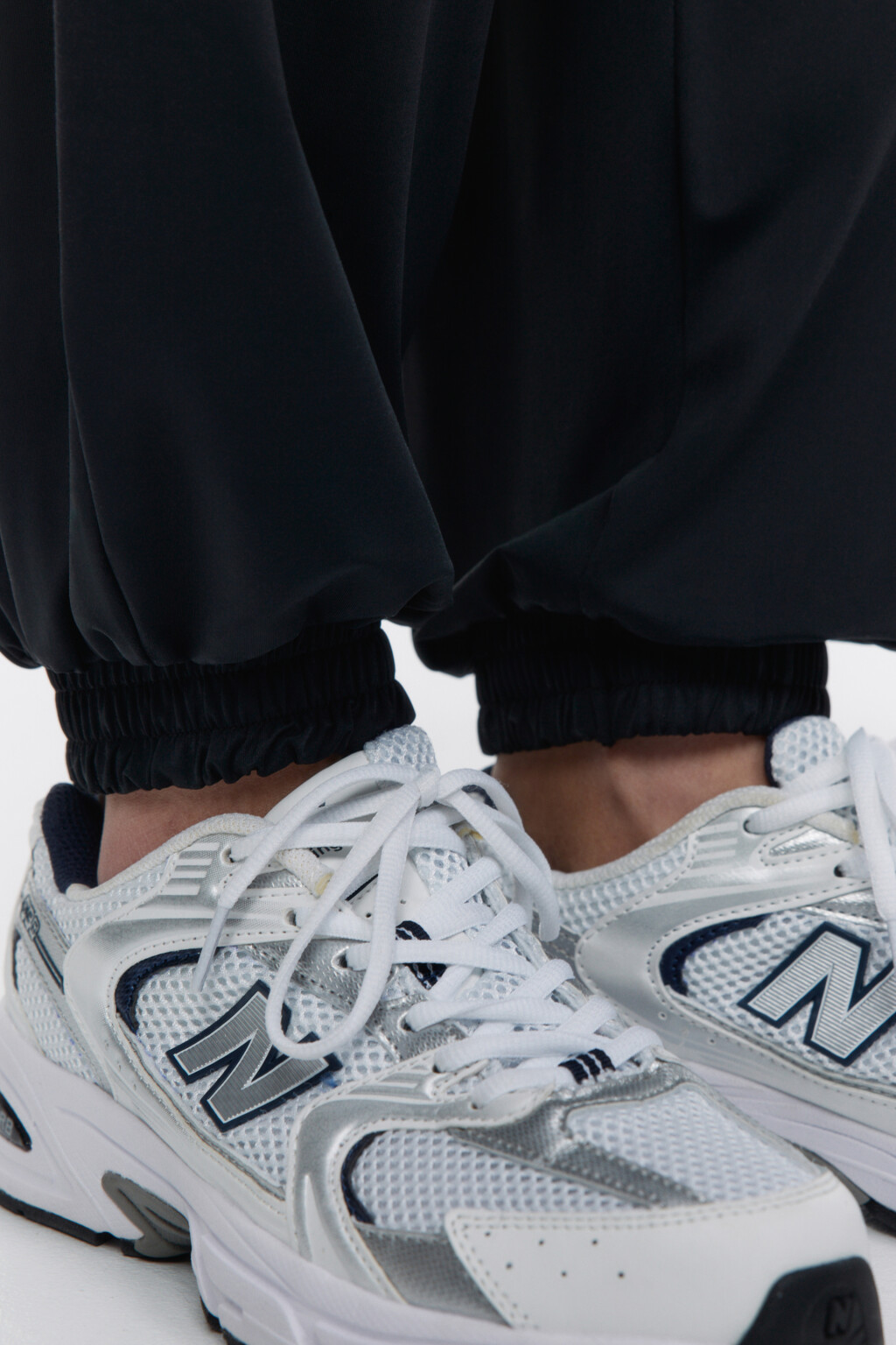 Брюки-джоггеры спортивные из дышащей ткани - цвет черный - 7