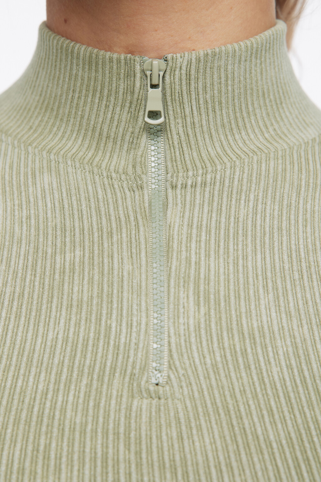 Топ спортивный с воротником-стойкой на молнии - цвет зеленый - 5