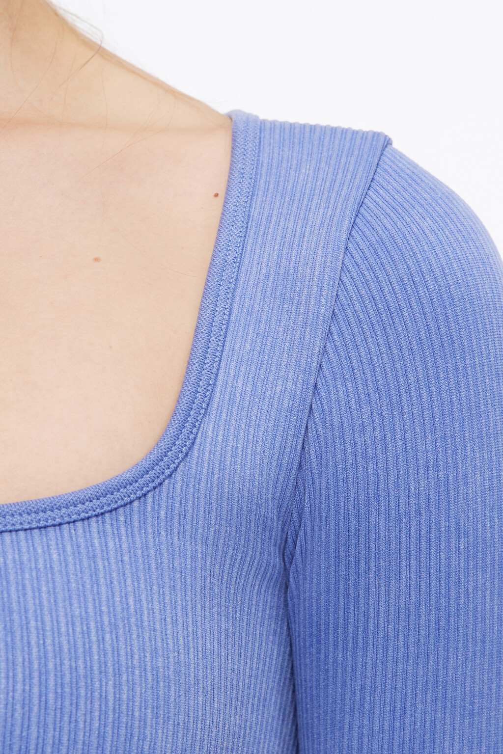 Кроп-лонгслив спортивный бесшовный в рубчик - цвет голубой - 7