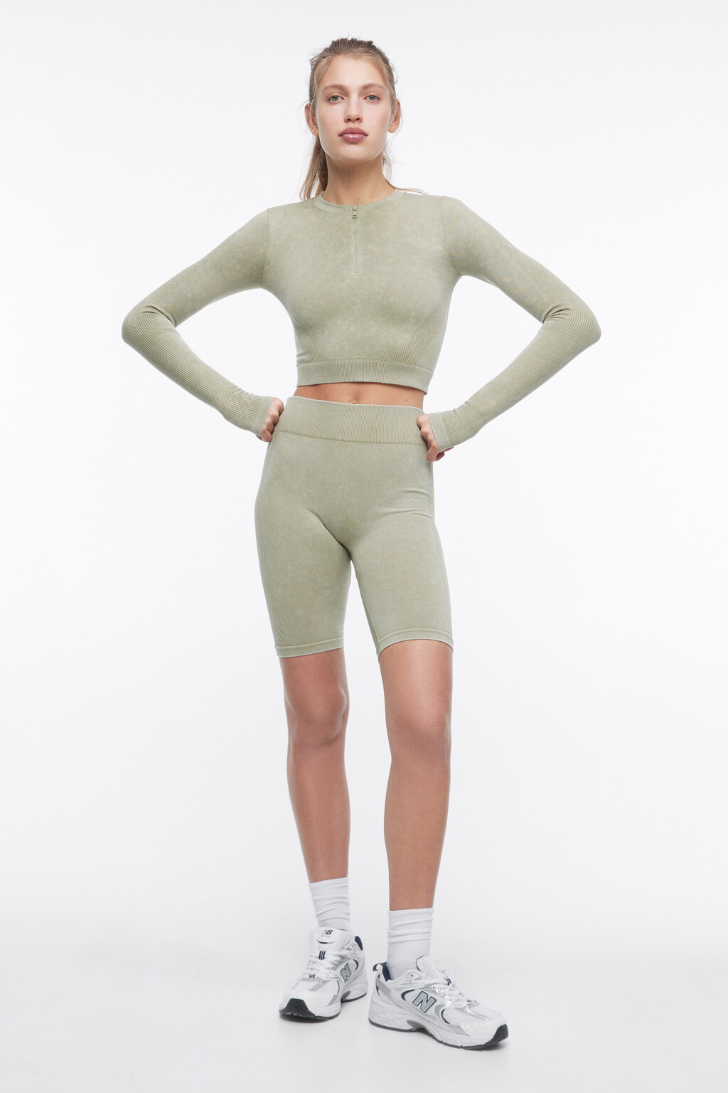 Лонгслив спортивный с молнией на груди - цвет зеленый - 5