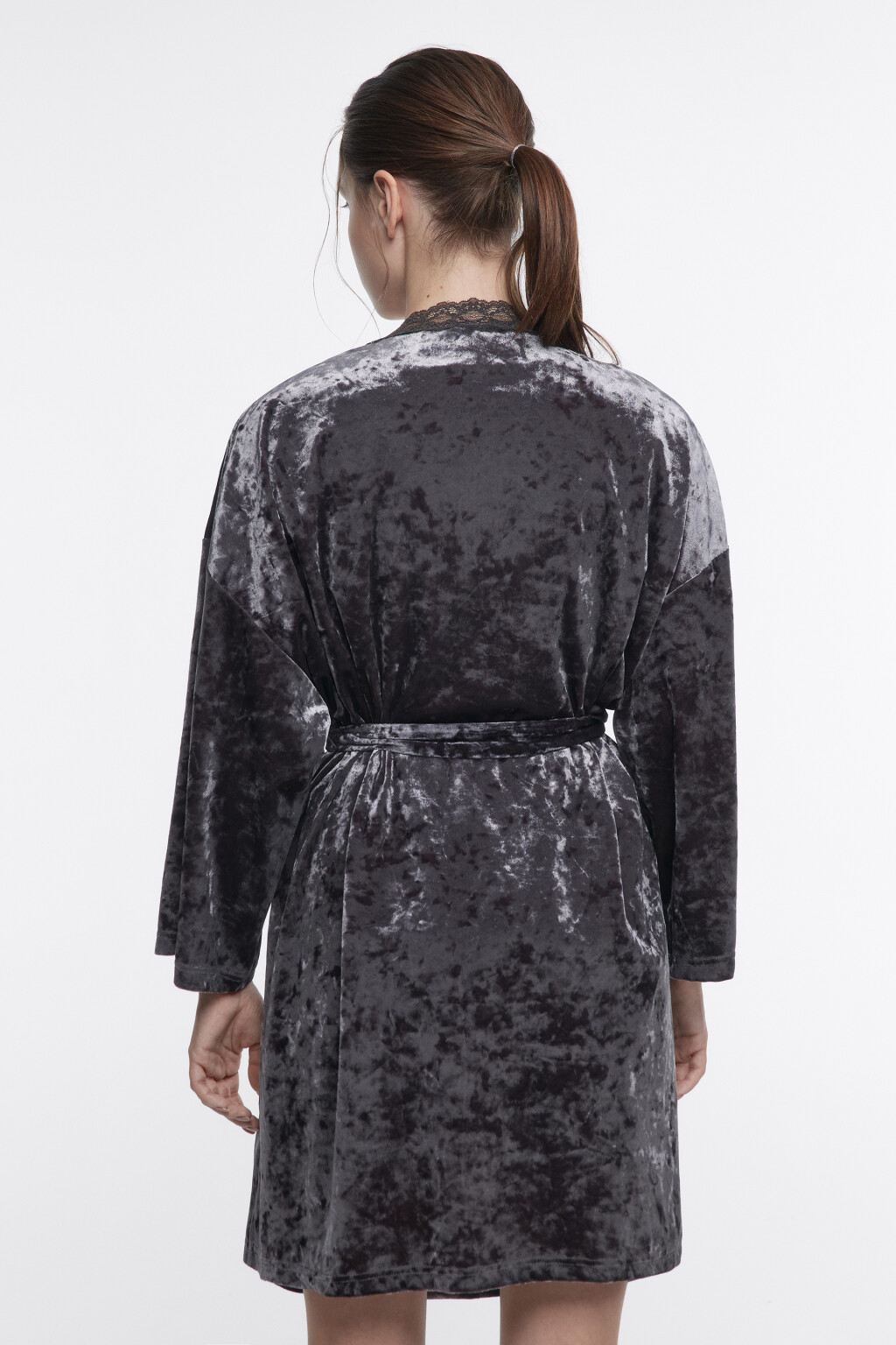 Халат домашний бархатный с кружевом - цвет серый - 4